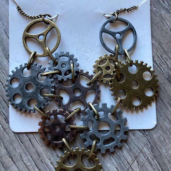Steampunk Gears Necklace - Picture 2 of 3